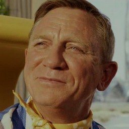 Daniel Craig