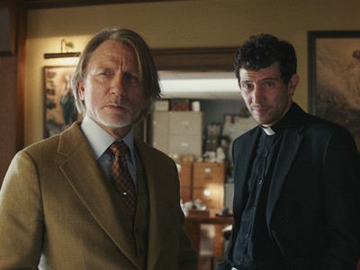 Wake Up Dead Man is the third Knives Out movie, and detective Benoit Blanc is back to solve another wild case. This time he's investigating a murder at a small Catholic church in upstate New York.