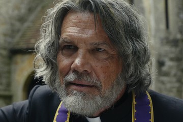 Monsignor Jefferson Wicks (Josh Brolin)
